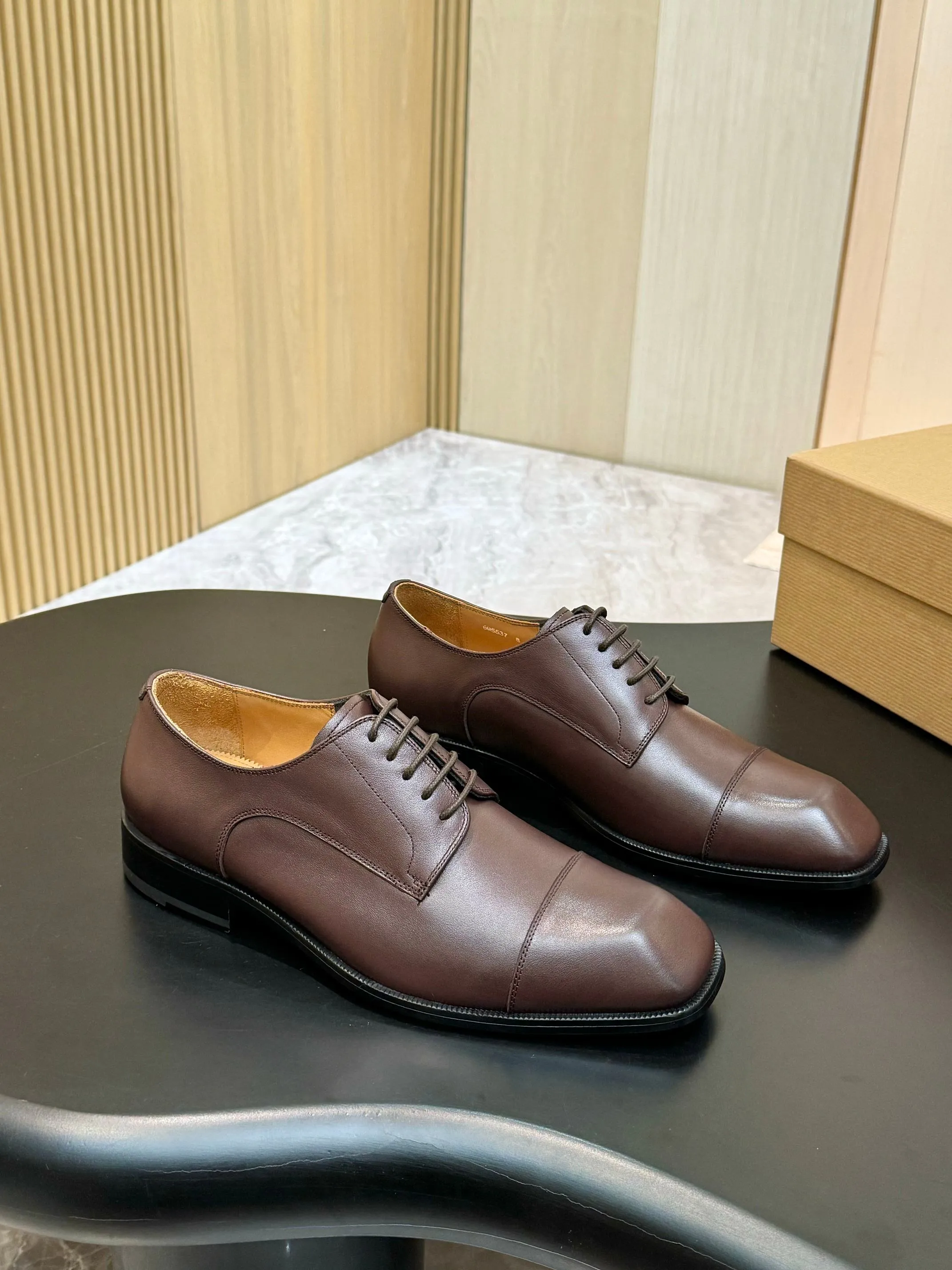 [CL red sole shoes] Top P: 1020💰 Size 39-44 (⚠️38.45.46.47 custom-made, non-returnable and non-exchangeable) 🆑High-end men's business formal leather shoes, original authentic top quality goods ••✅💯 Top original order purchasing agent! Original imported patterned cowhide ➕Imported cowhide lining ➕Cowhide feet ➕Original leather outsole~🉑️Feel free to compare the authentic ones!